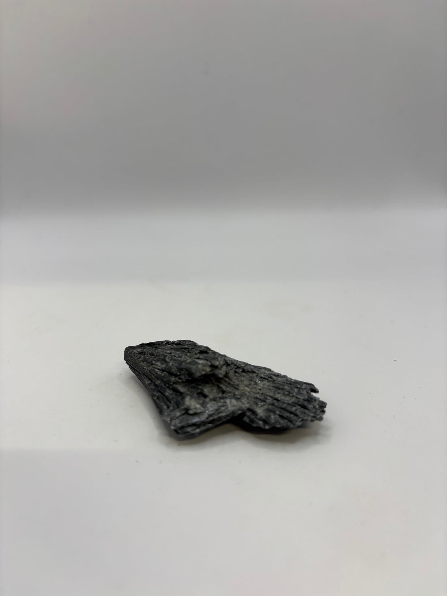 Black kyanite blade